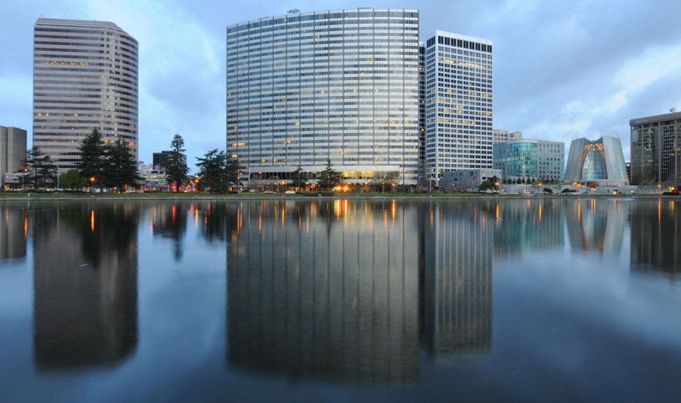 PG&E crafts nearly billion-dollar deal to buy Oakland HQ, nearby site