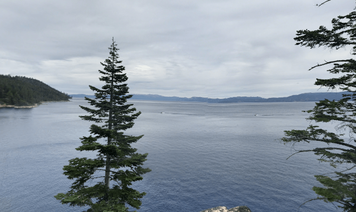 Lake Tahoe boat capsizes; 6 dead, 2 missing
