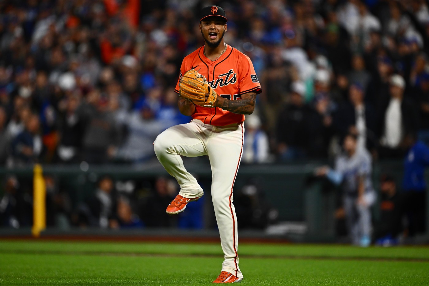 SF Giants continue selling by trading Doval to New York Yankees