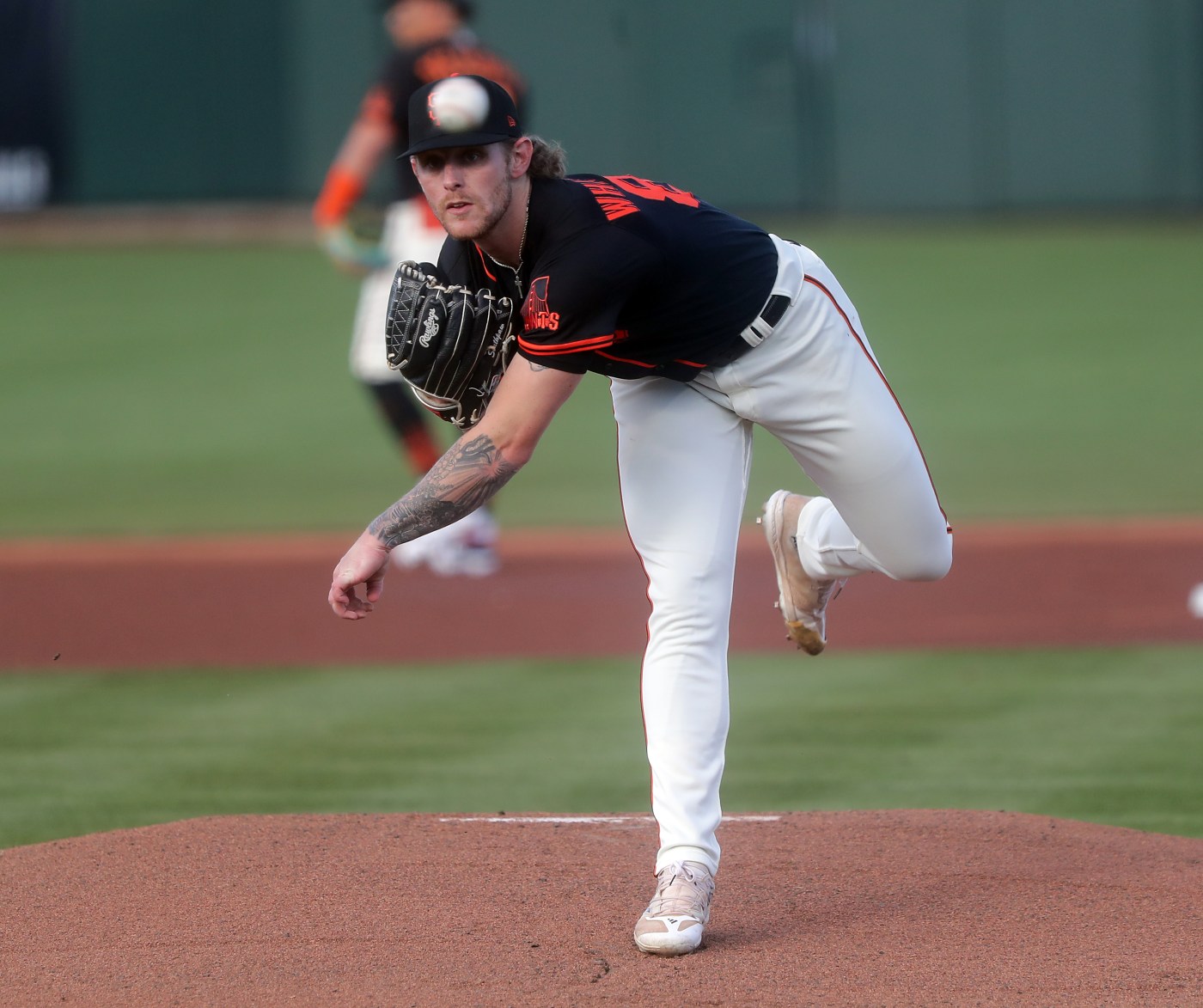 SF Giants officially promote top pitching prospect Whisenhunt