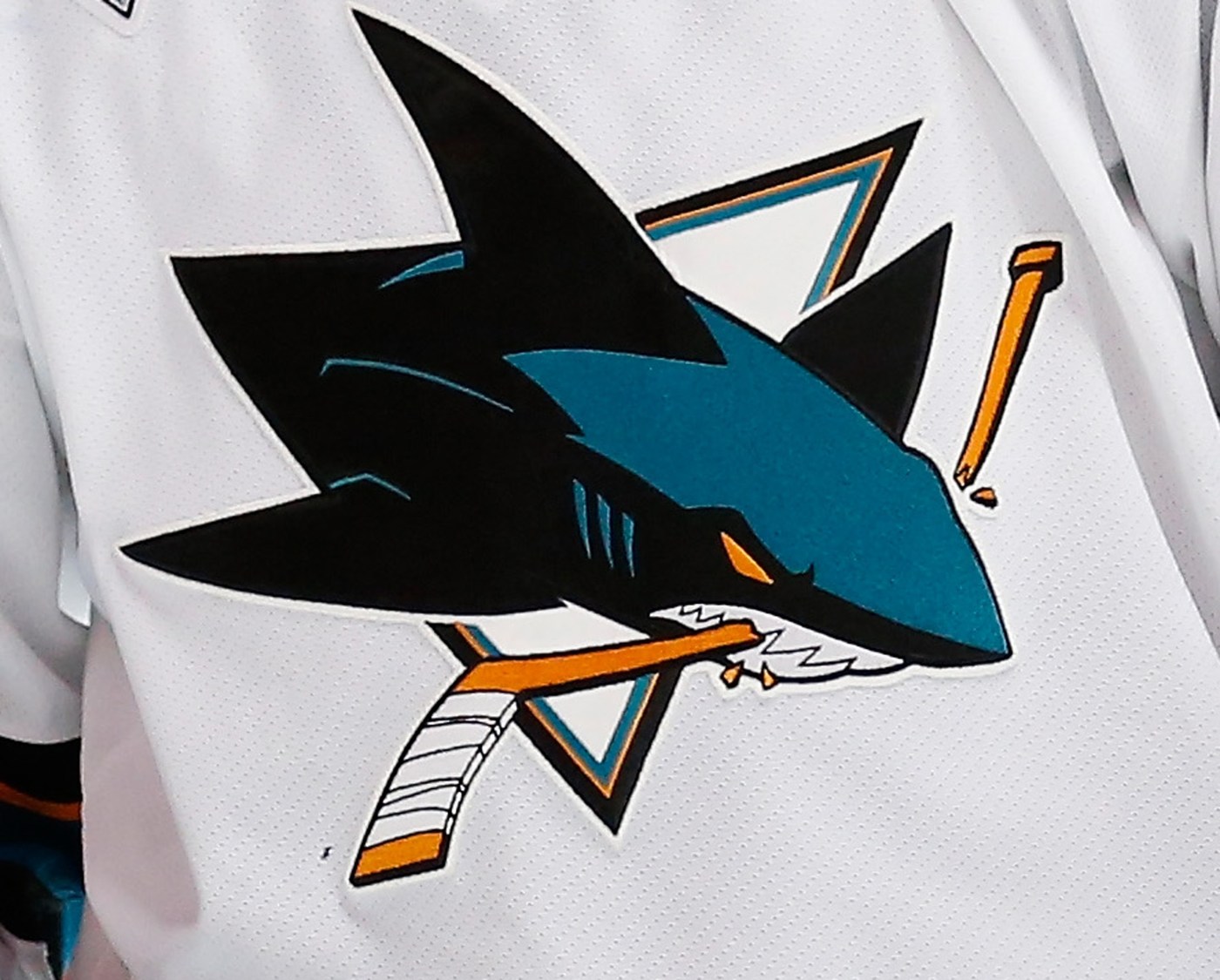 Sharks sign ex-Blackhawks forward, ex-Oilers defenseman to contracts