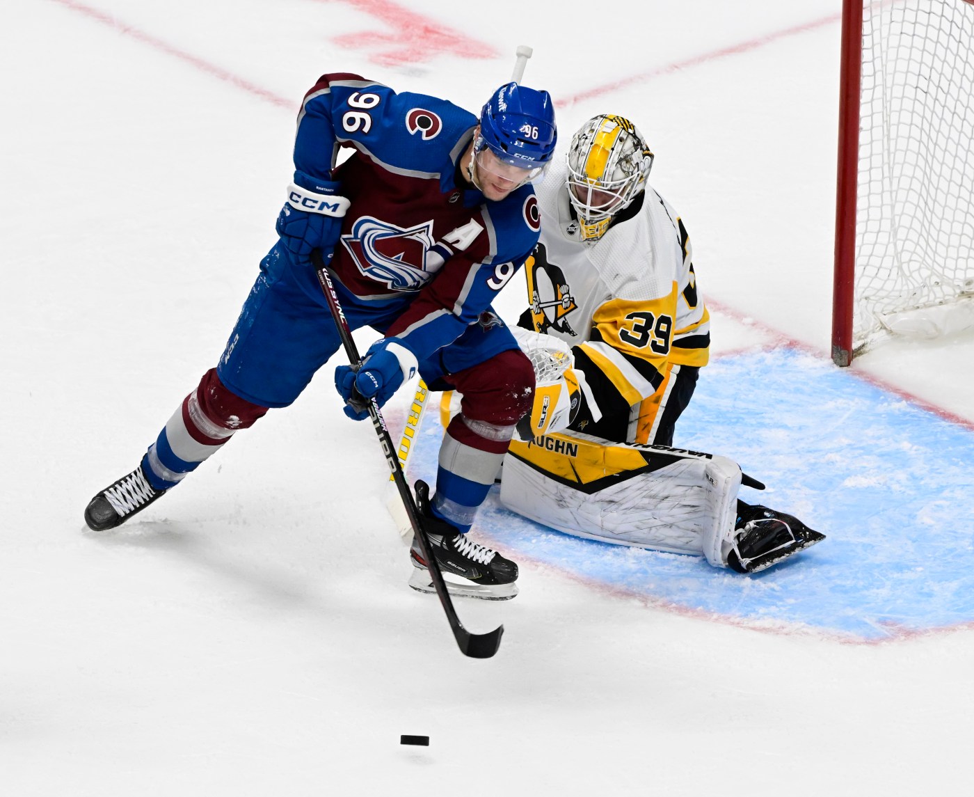 Sharks try to address need, acquire goalie from Penguins for draft pick