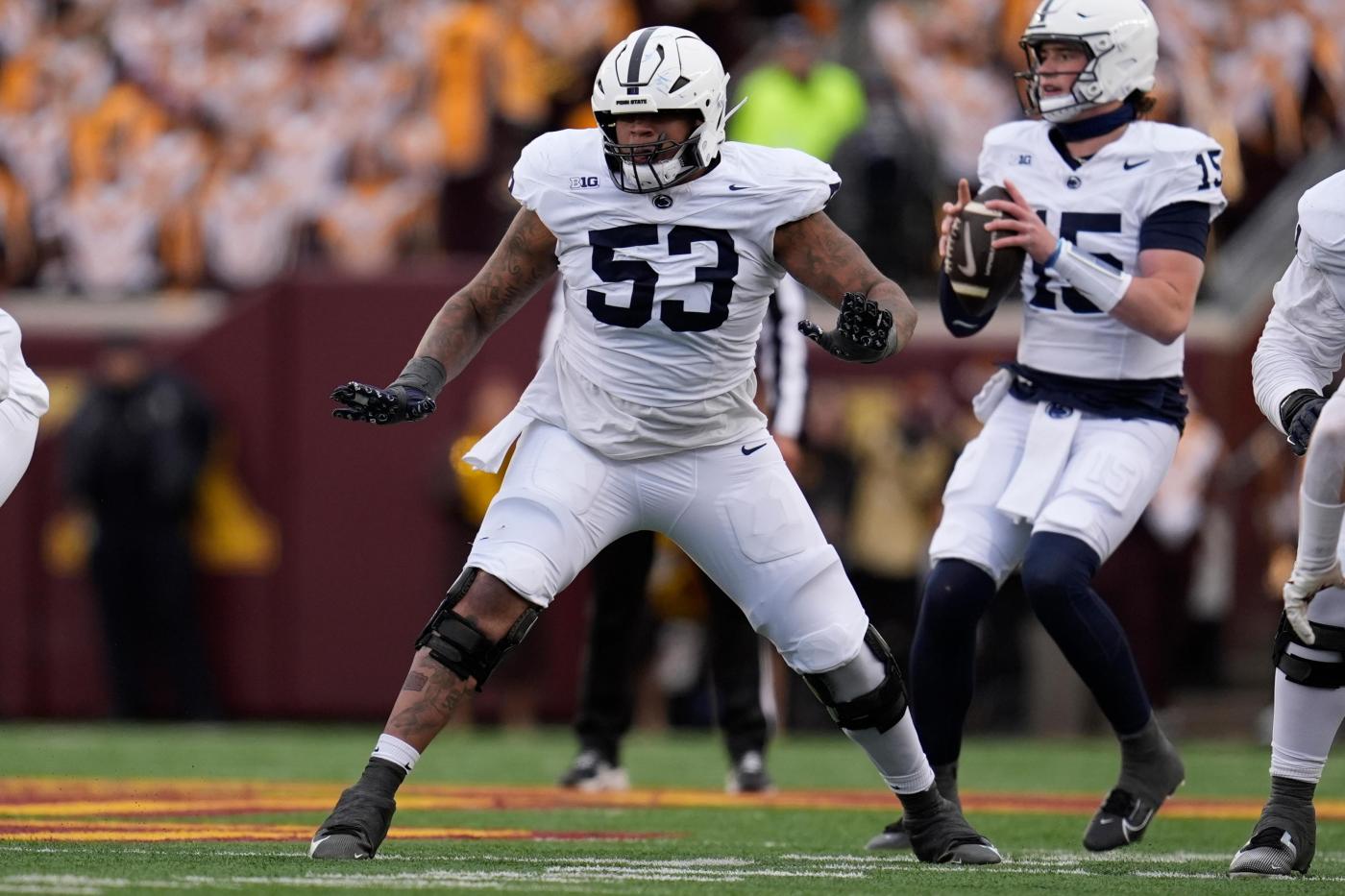 Trump order seeks to clarify college athletes’ employment status amid NIL chaos