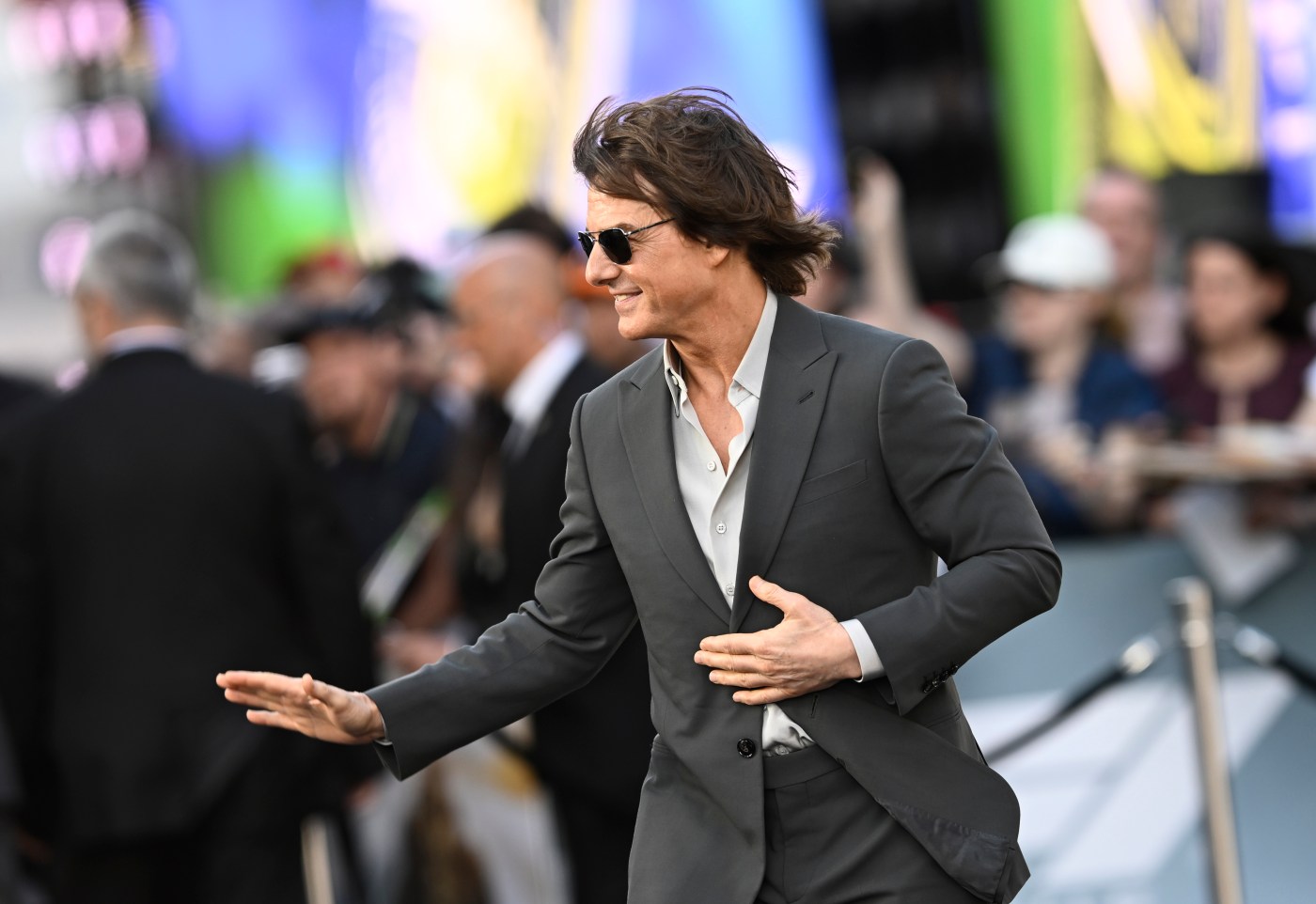 What could Katie Holmes tell Ana de Armas about Tom Cruise?