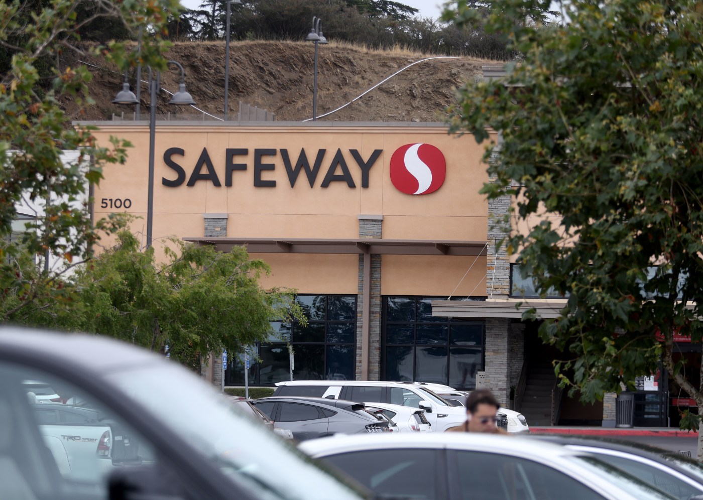 Safeway agrees to tentative agreement to prevent worker strike