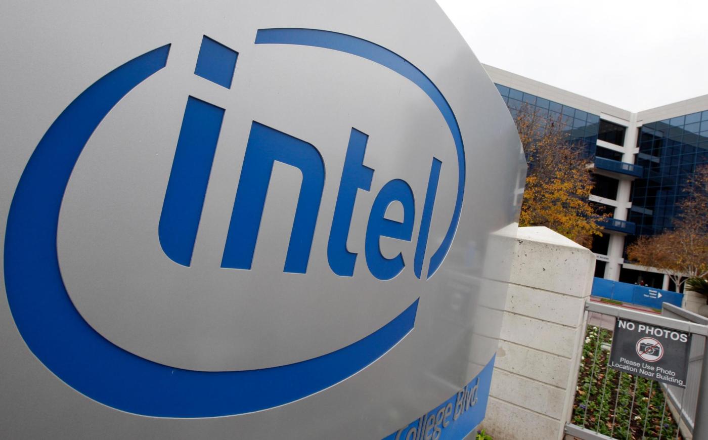 Intel slides after CEO struggles to show turnaround on track