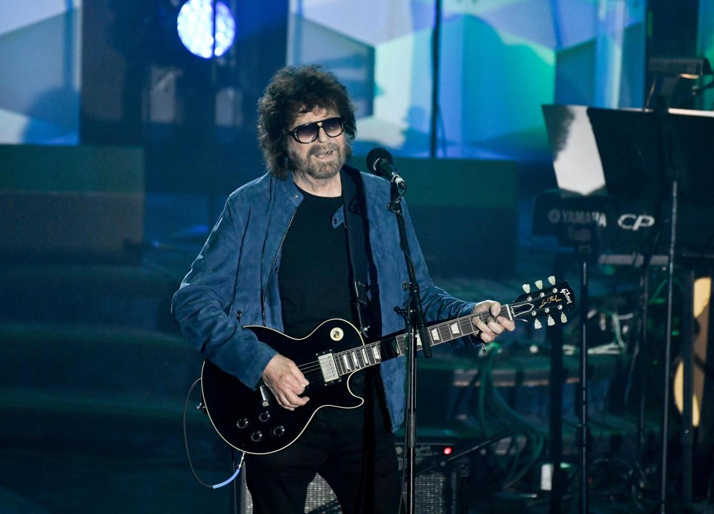 A London music festival cancels its final night after ELO’s Jeff Lynne pulls out