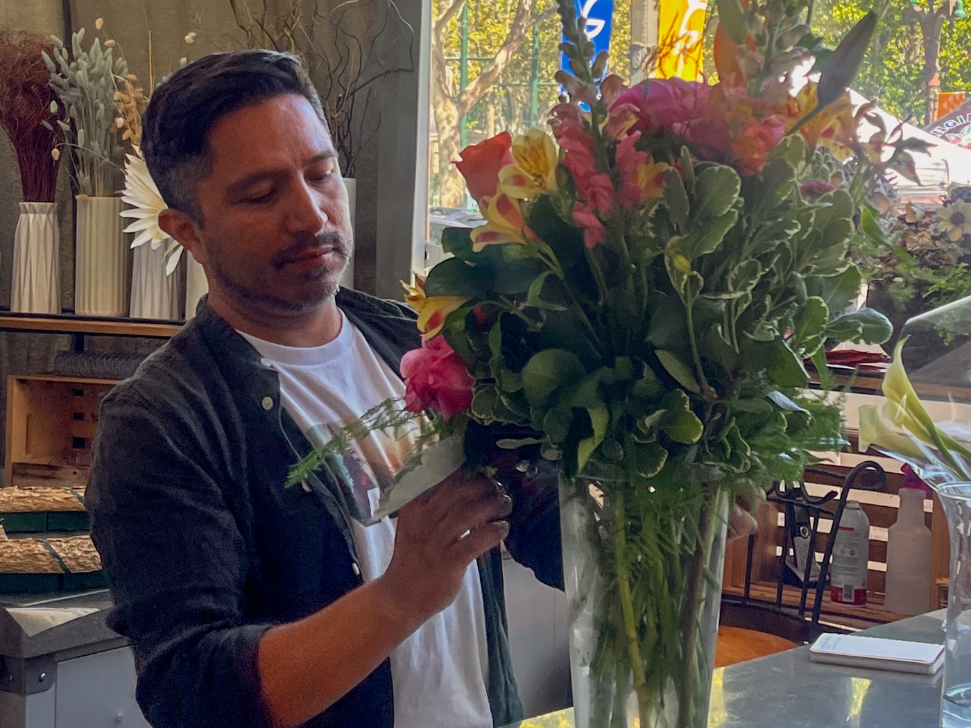 Floral design career began with San Jose man’s coffee shop encounter