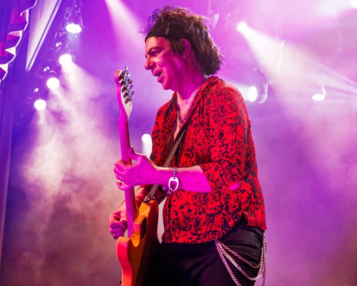 The Stones, Beatles have a musical shootout in this rocktastic show