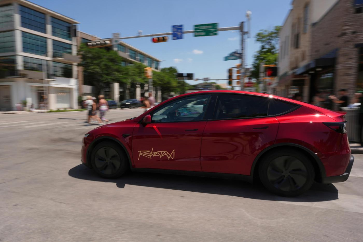 Tesla’s darkening outlook to test robotaxi vision pushed by Musk
