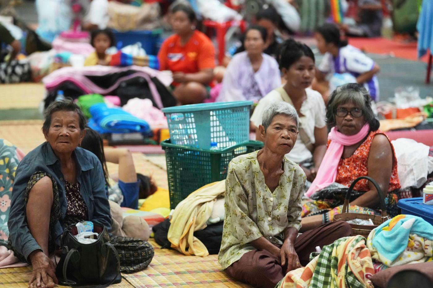 Tens of thousands flee their homes as Thailand and Cambodia clash