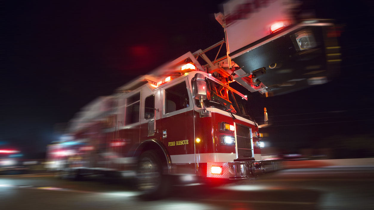 Oakland: Two-alarm fire breaks out at apartment building Wednesday night