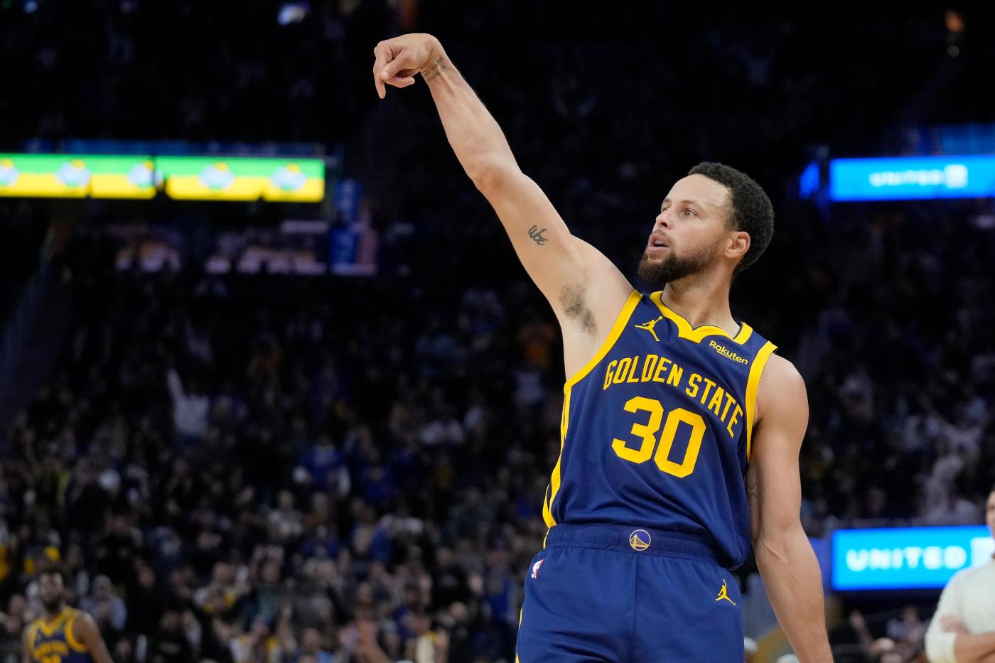 Google, Stephen Curry ink multiyear health tech deal