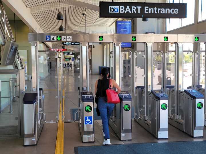 BART service trouble: Red Line closed, major delays in San Francisco