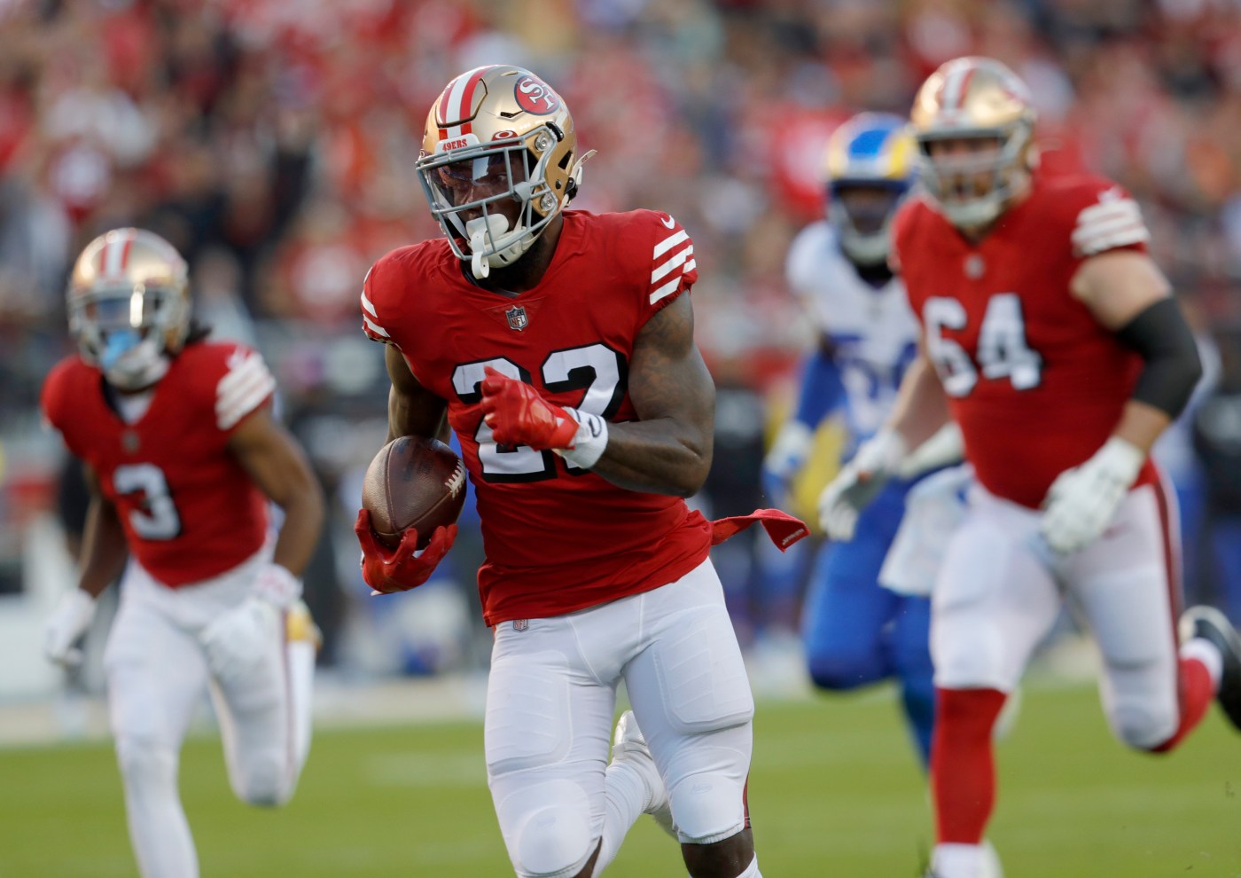 49ers reportedly bring back their former leading rusher to depleted backfield