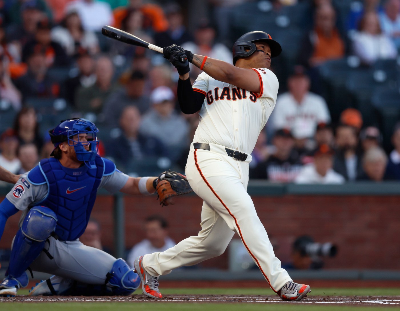 SF Giants win fourth consecutive game behind four-homer evening