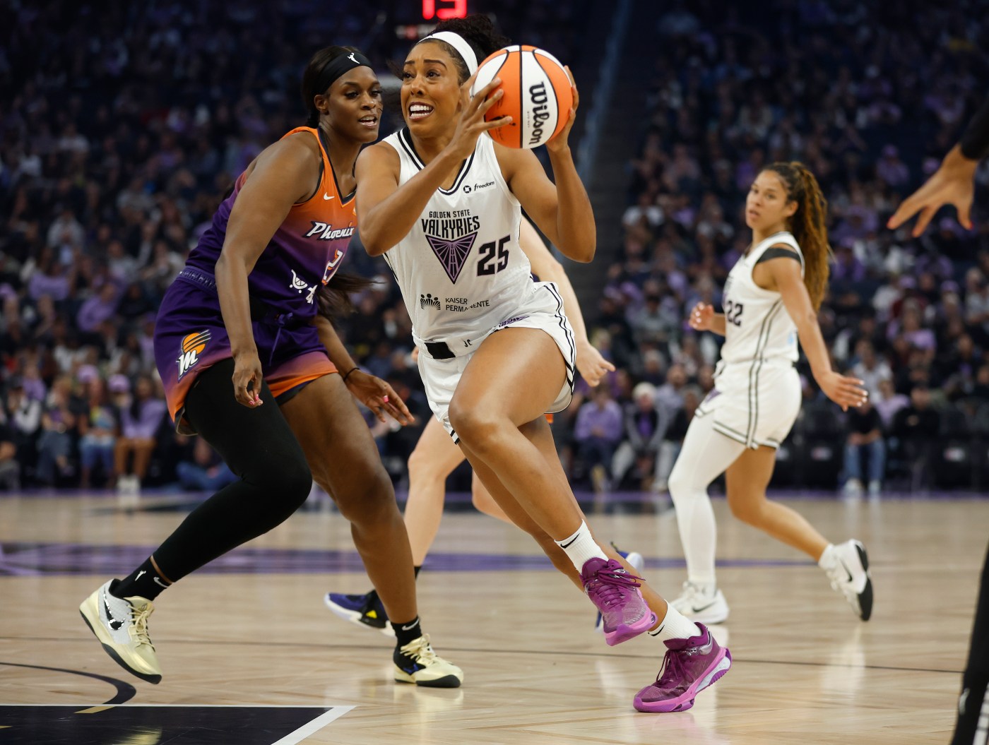 Valkyries sign Kaila Charles following injury to center Monique Billings