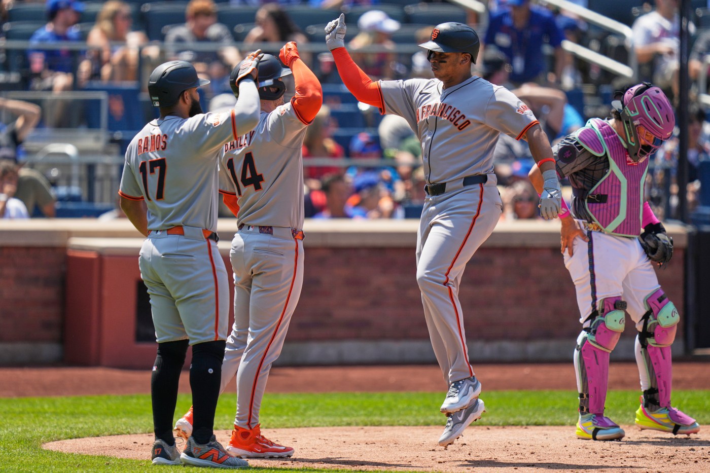 SF Giants take series from Mets as Devers puts on offensive showcase