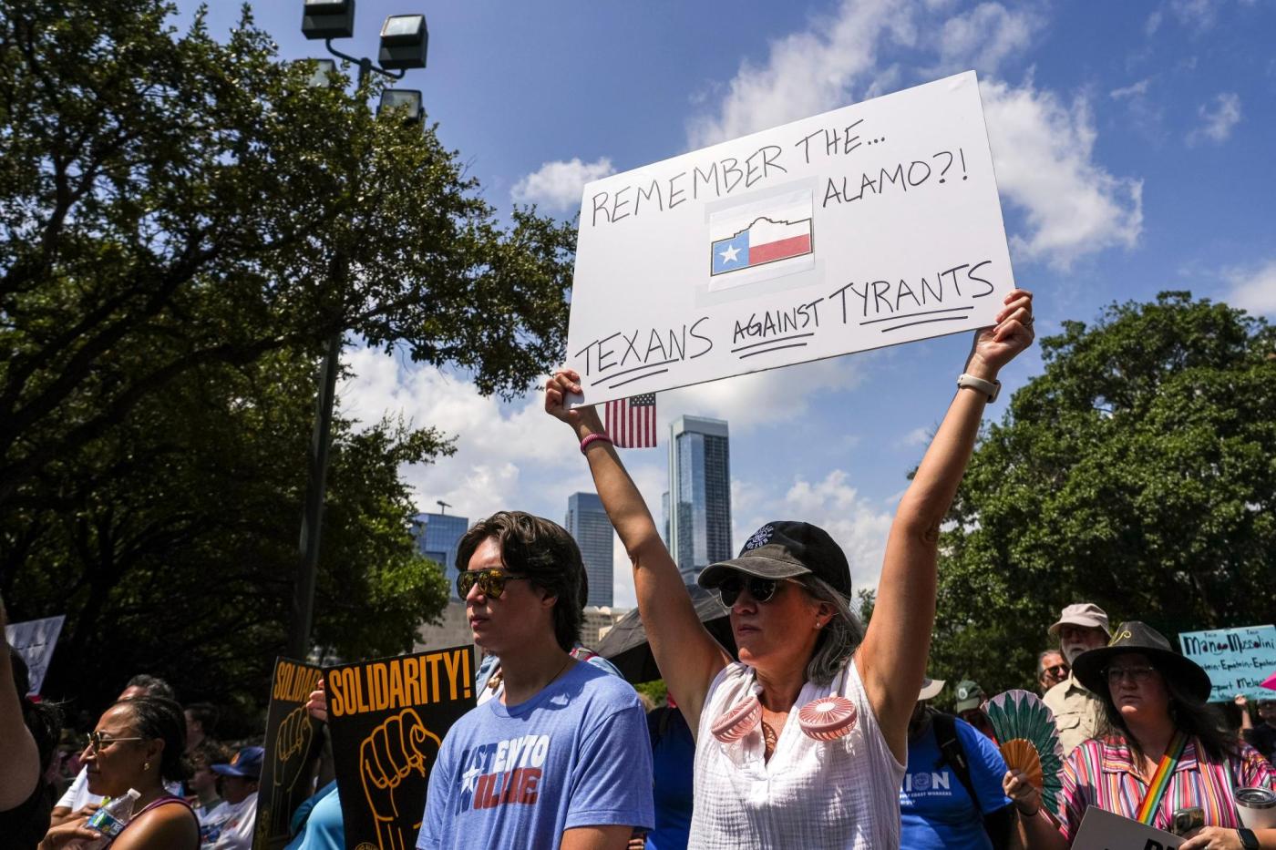 What to know about redistricting fights as Texas Democrats return and California starts work