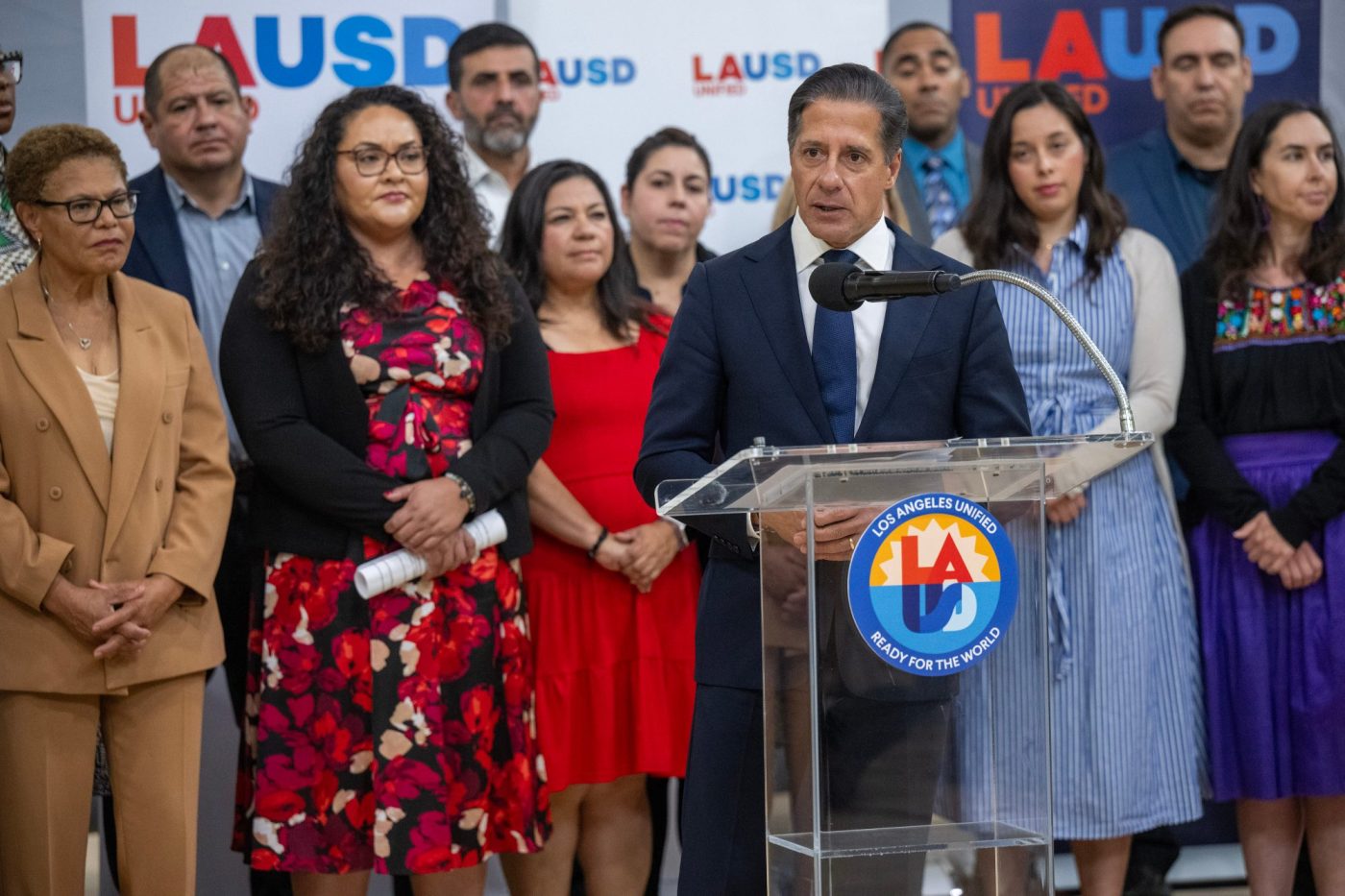 Los Angeles schools says teen with disabilities wrongly detained near high school; immigration officials dispute allegations