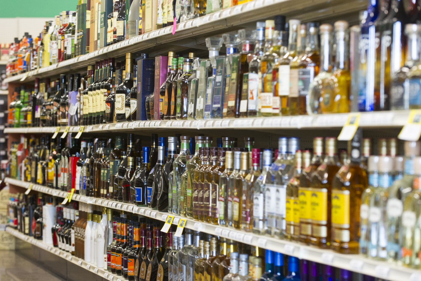 Major alcohol distributor to leave California in September