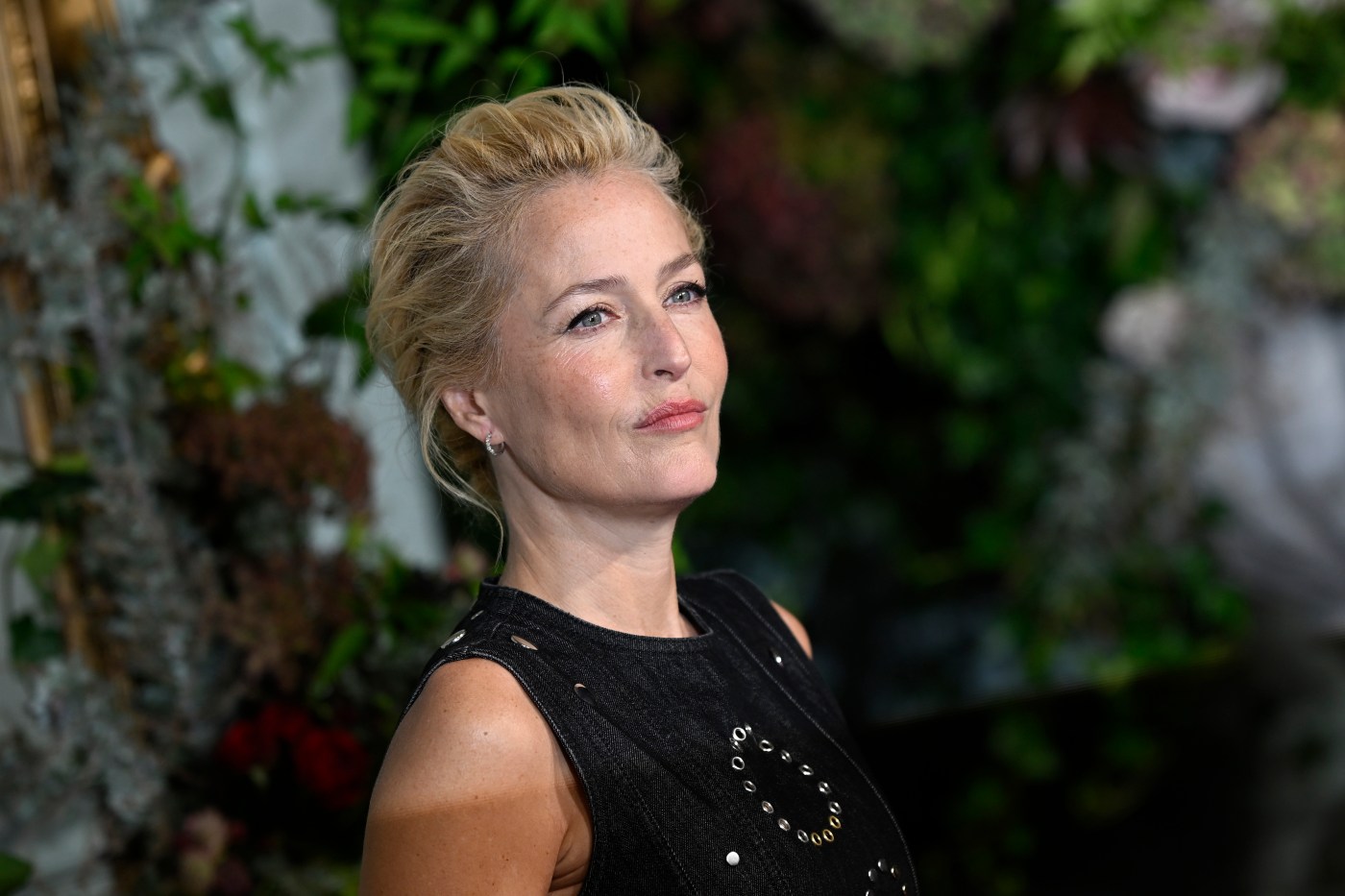 Gillian Anderson appears to be mystery lover in famed restaurateur’s book