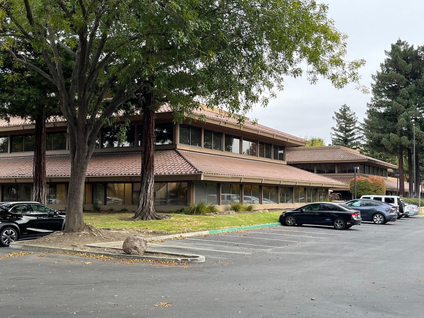 Foreclosed San Jose office building finds buyer at discount