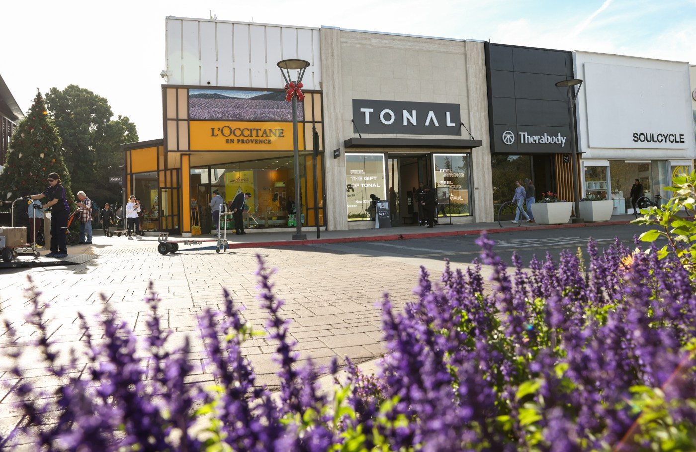 Stanford Shopping Center lands new merchants in burst of retail deals