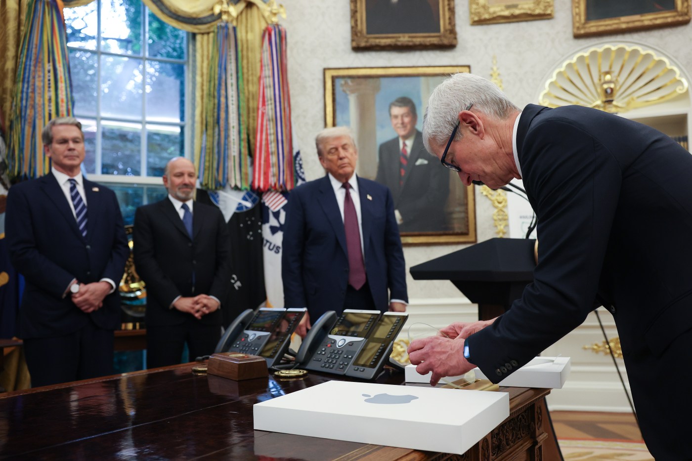 Dowd: Trump terraforming the White House into an extension of his attention-crazed, gilded id