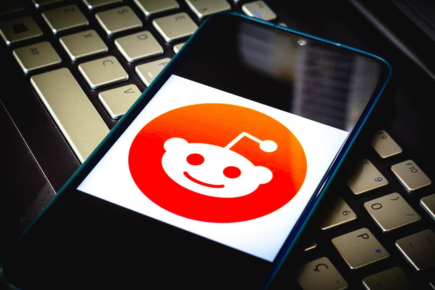 Reddit stock surges higher on strong advertising projections