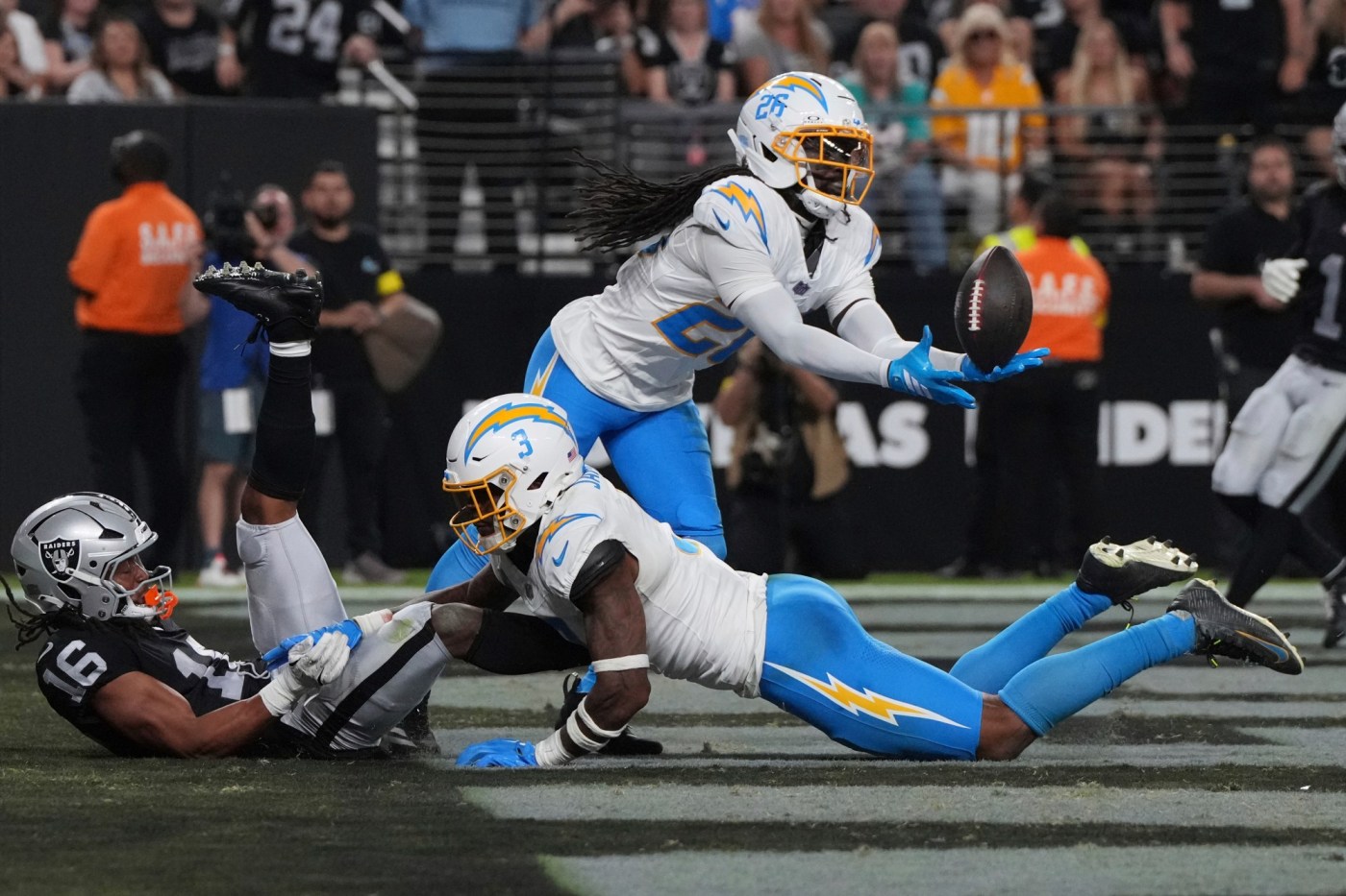 Chargers silence Raiders in AFC West showdown for 2-0 start