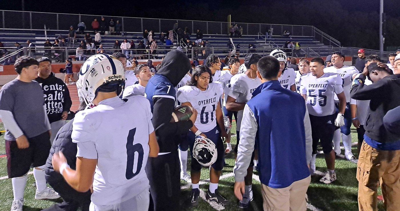 Chaos: Saratoga, Overfelt throw the kitchen sink at each other as Royals escape late with narrow win