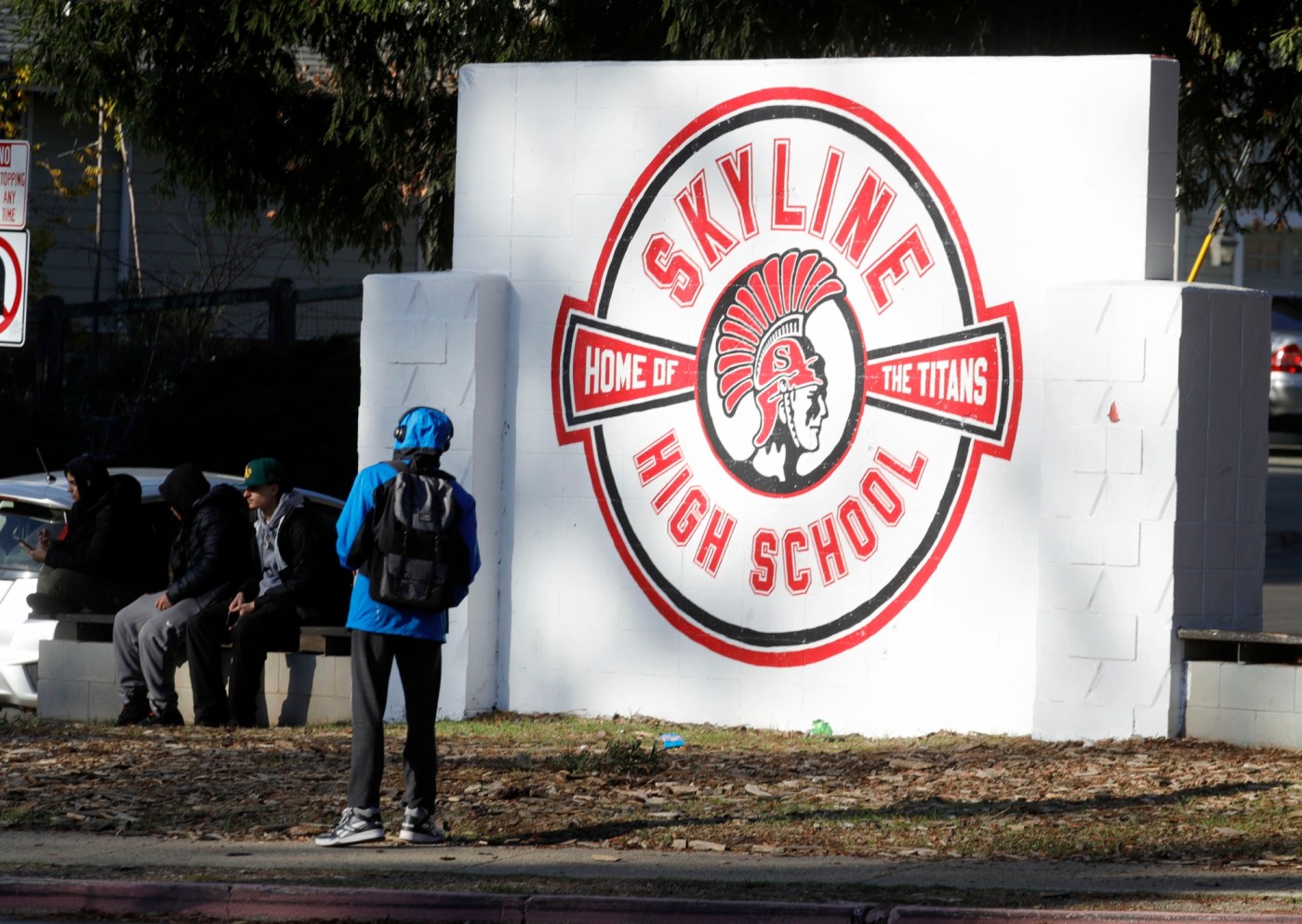 Oakland high school put on lockdown on report of student bringing gun onto campus