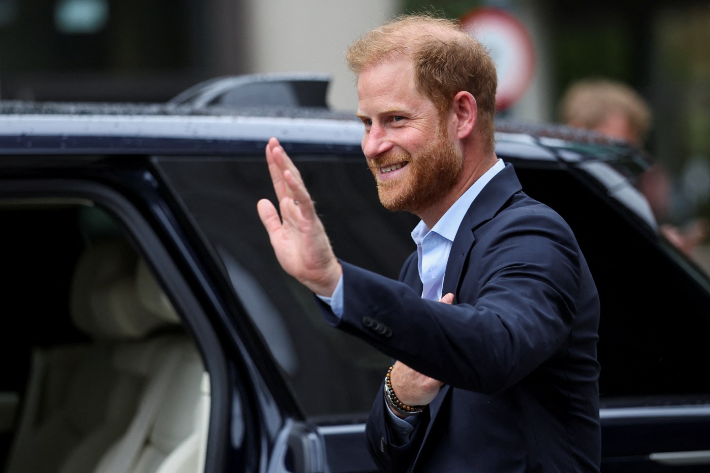 Prince Harry risks reconciliation by defending attacks on family: expert