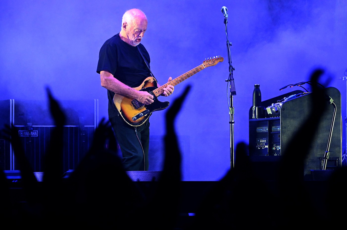 Pink Floyd great David Gilmour releases concert film, live album set