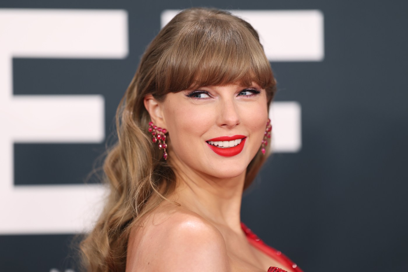 Taylor Swift bizarrely sneaks into Travis’ Chiefs game behind giant screen
