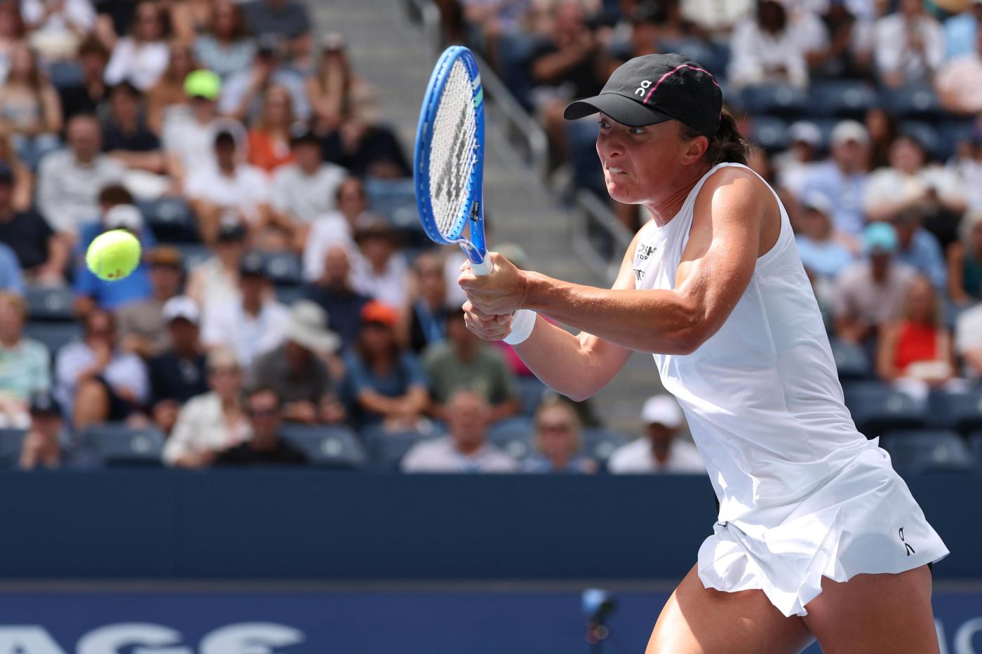 Naomi Osaka and Iga Swiatek roll into the quarterfinals at the US Open