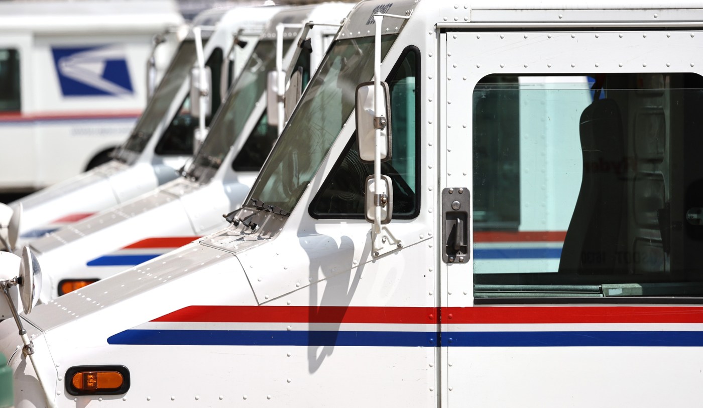Oakland postal worker sentenced for stealing mail, drinking on the job