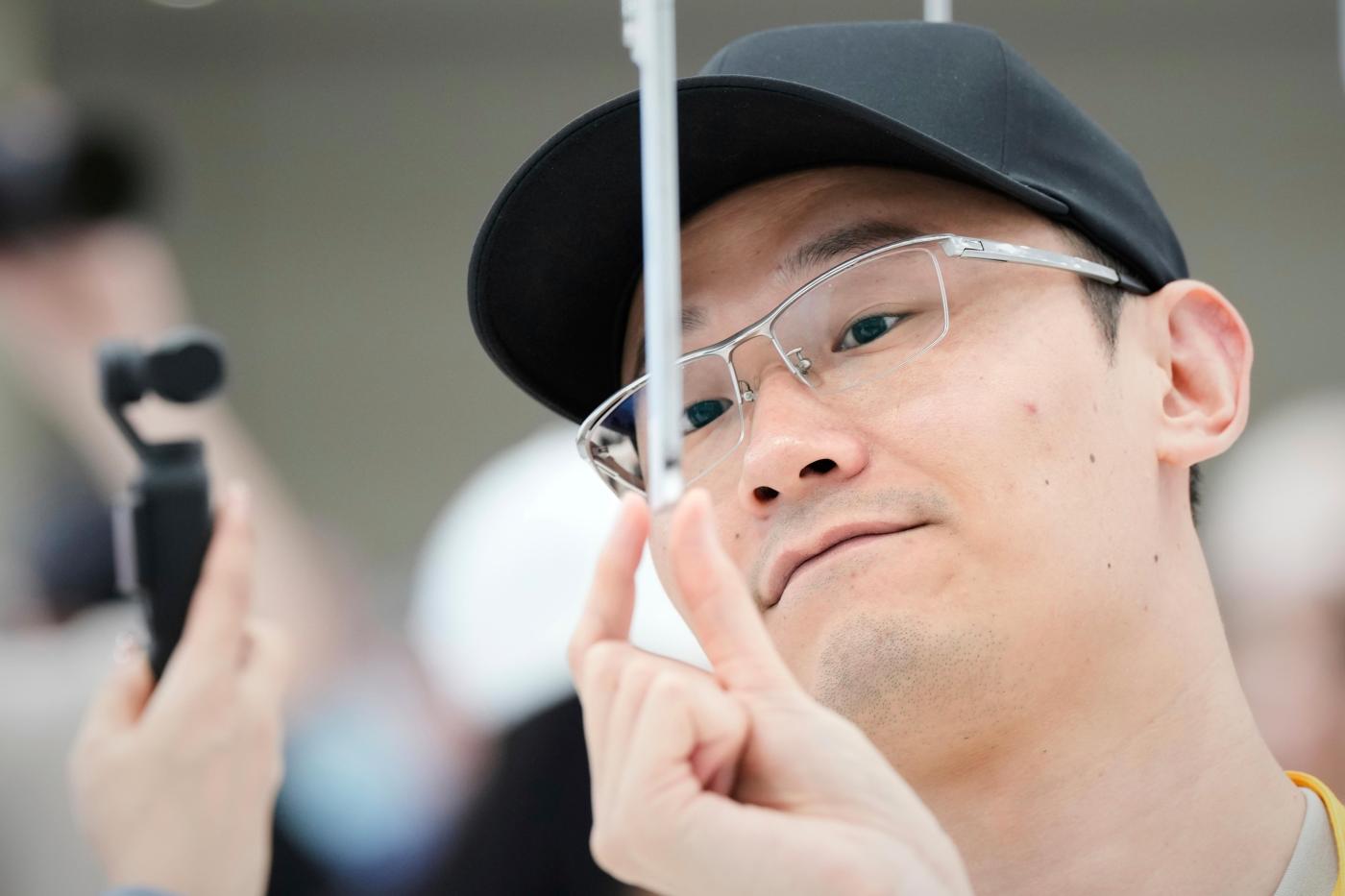 Apple CEO Tim Cook tours China as iPhone air sales begin
