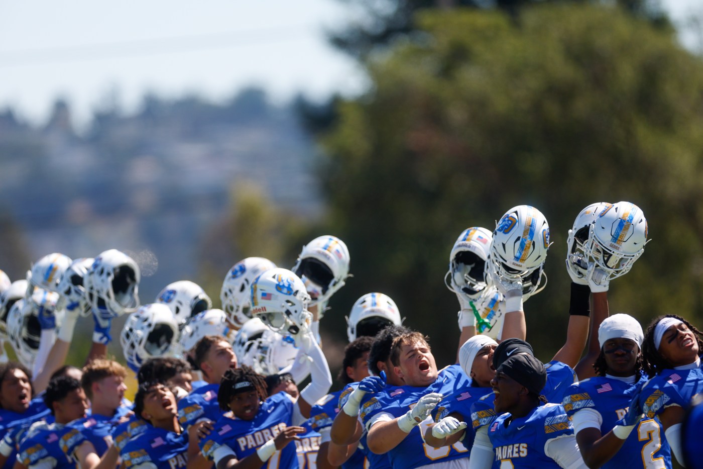 Serra overcomes four first-half turnovers, holds off St. Francis to remain undefeated in WCAL play