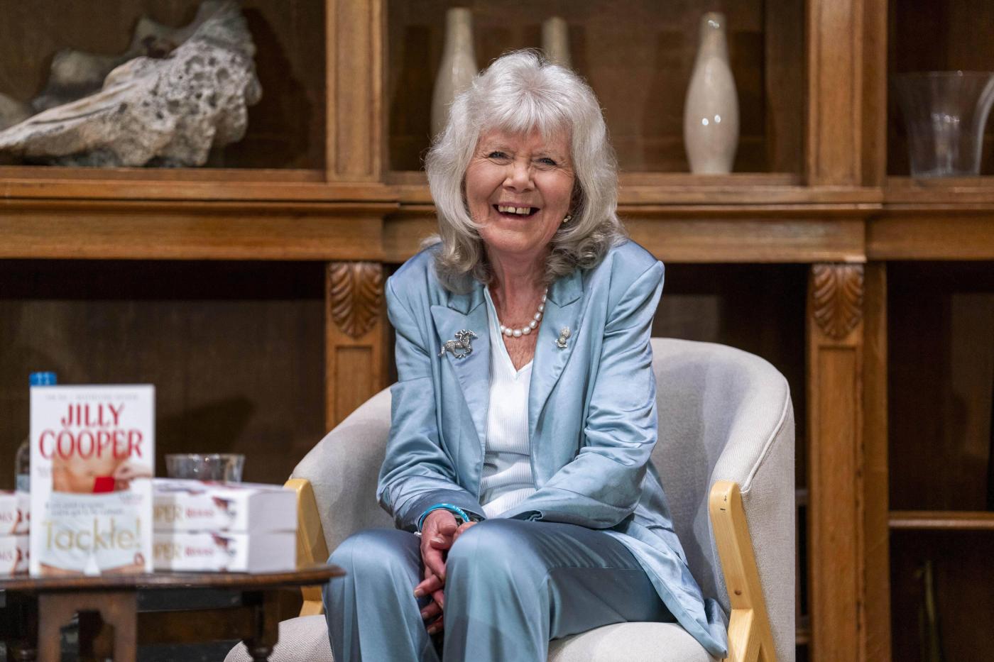 Jilly Cooper dies at 88; British author wrote several bestselling risqué novels, including ‘Rivals’