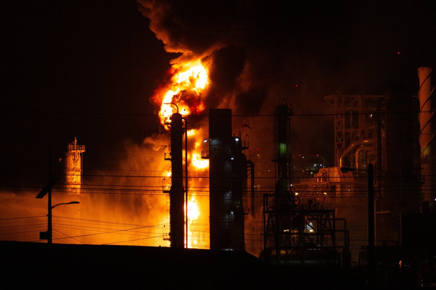 California gasoline prices rise after refinery fire