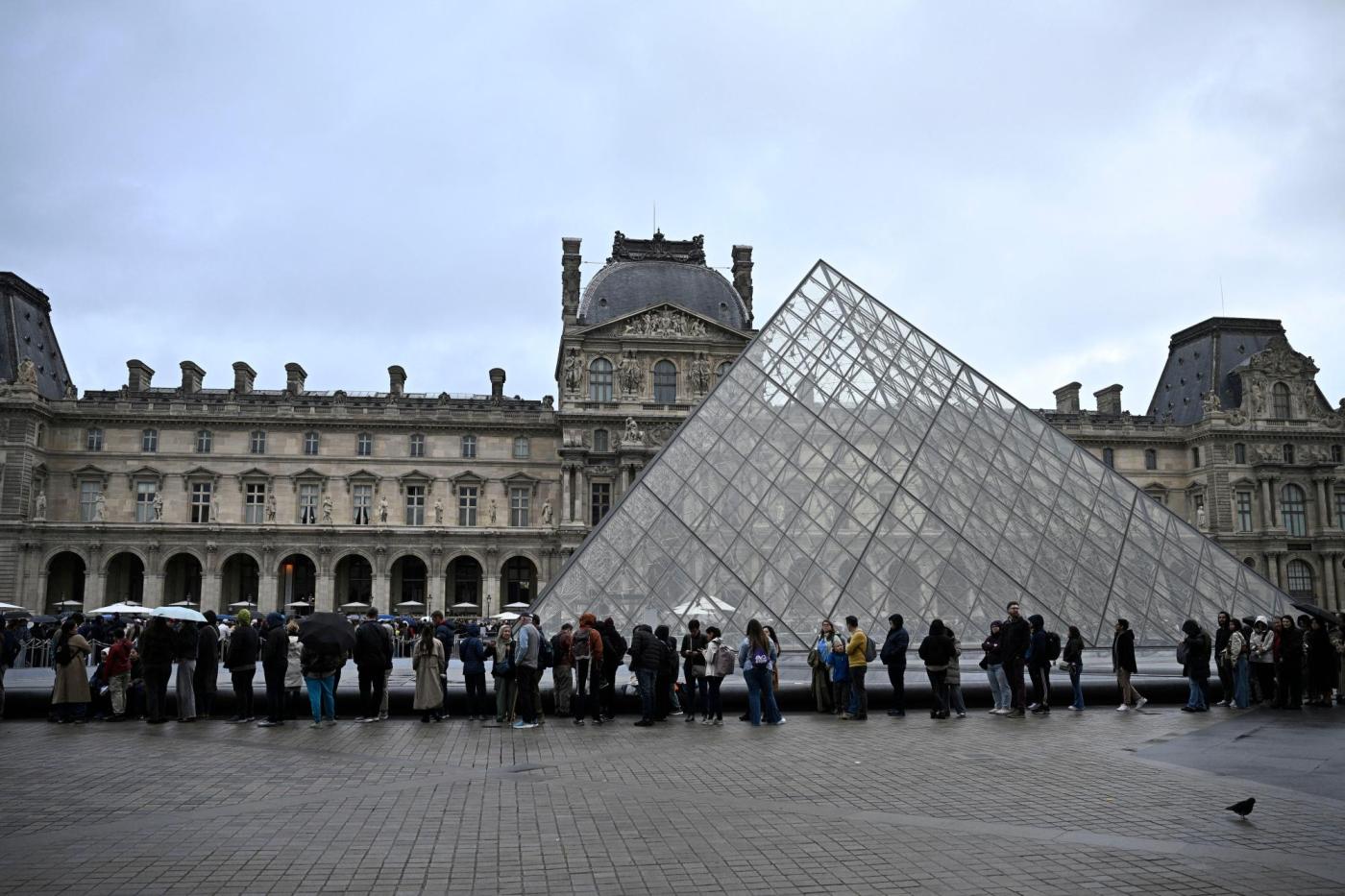 Looted Louvre treasures may never be found, experts say