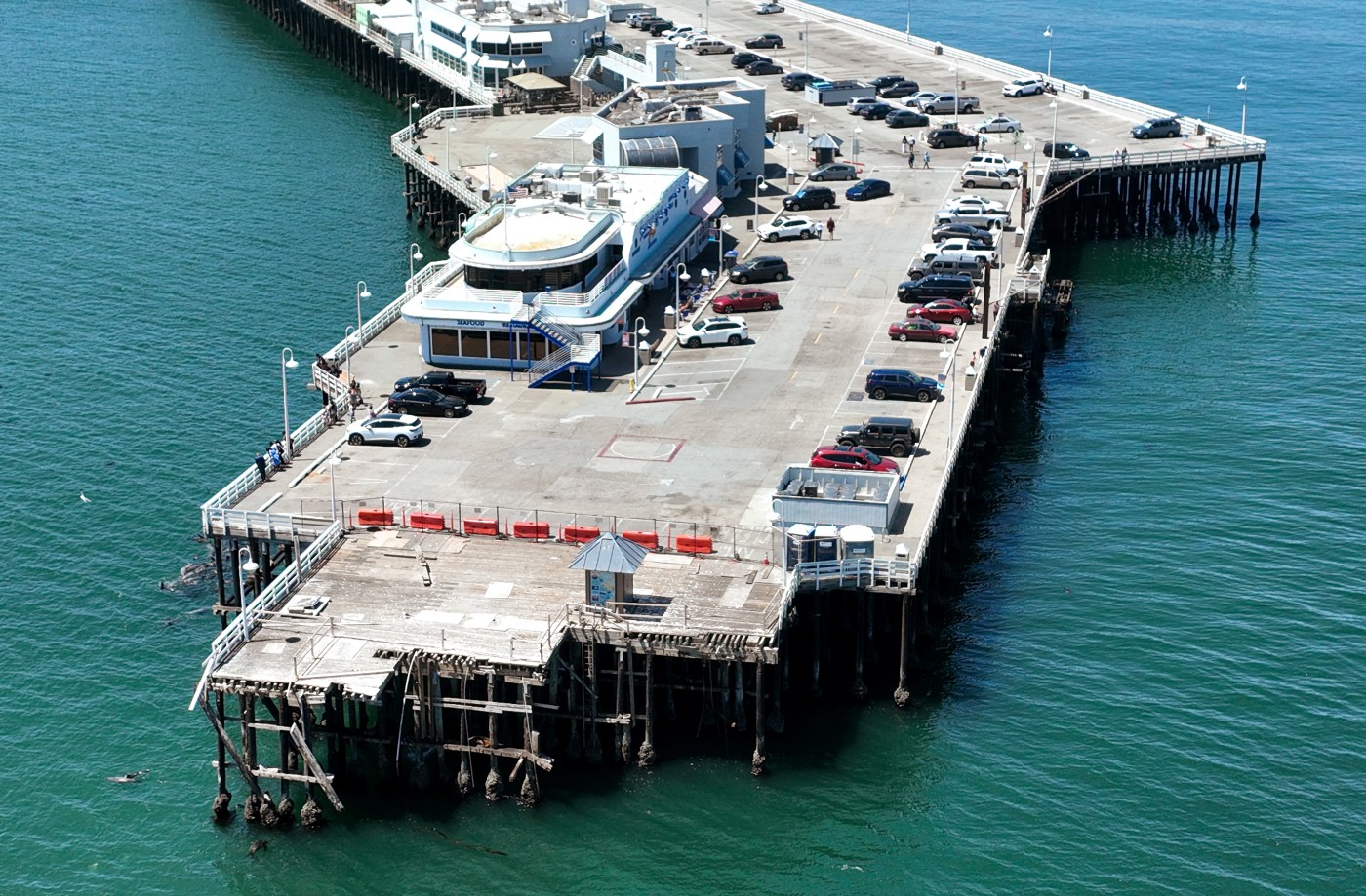 Car drives off Santa Cruz Wharf, water rescue follows