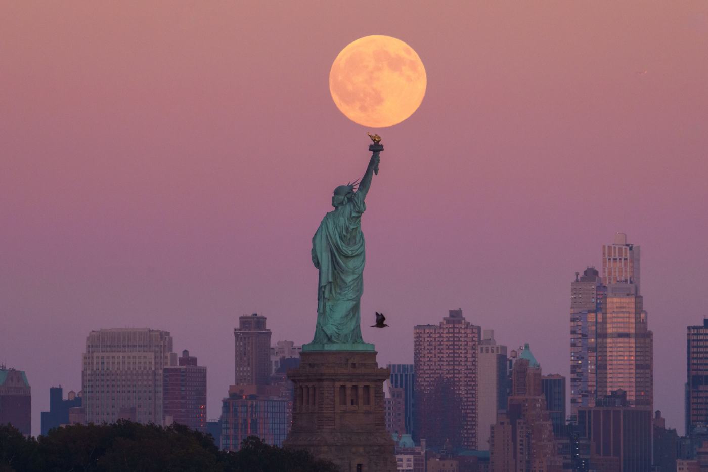 Photos: Stunning Harvest Supermoon rises around the world