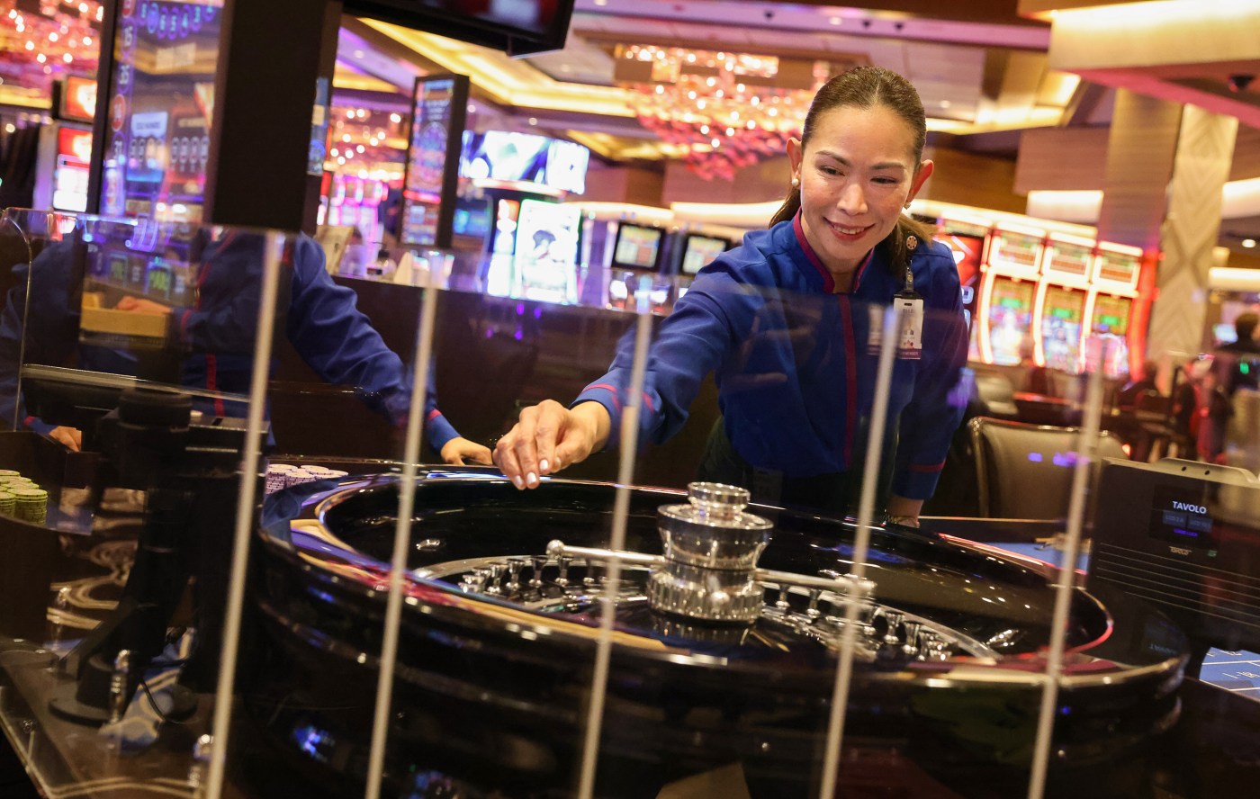 Bay Area casino dealer crowned ‘Best Dealer in America’ at Las Vegas competition
