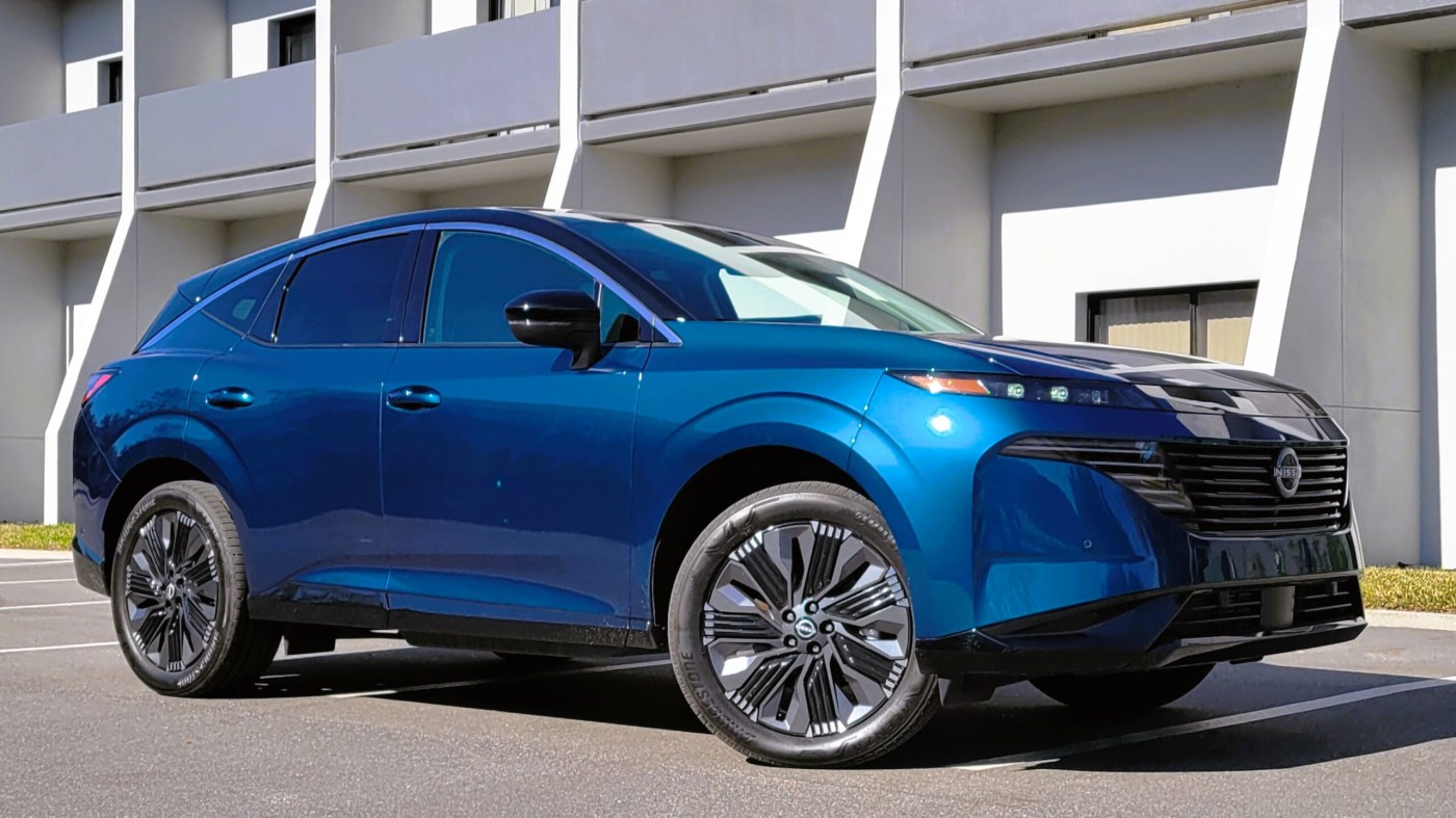 The 2025 Nissan Murano AWD Platinum SUV