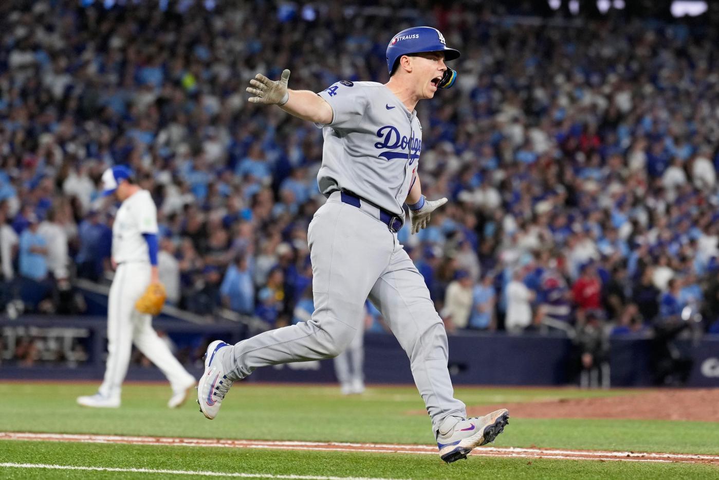Dodgers rally to beat Blue Jays in Game 7, become first repeat champ in 25 years