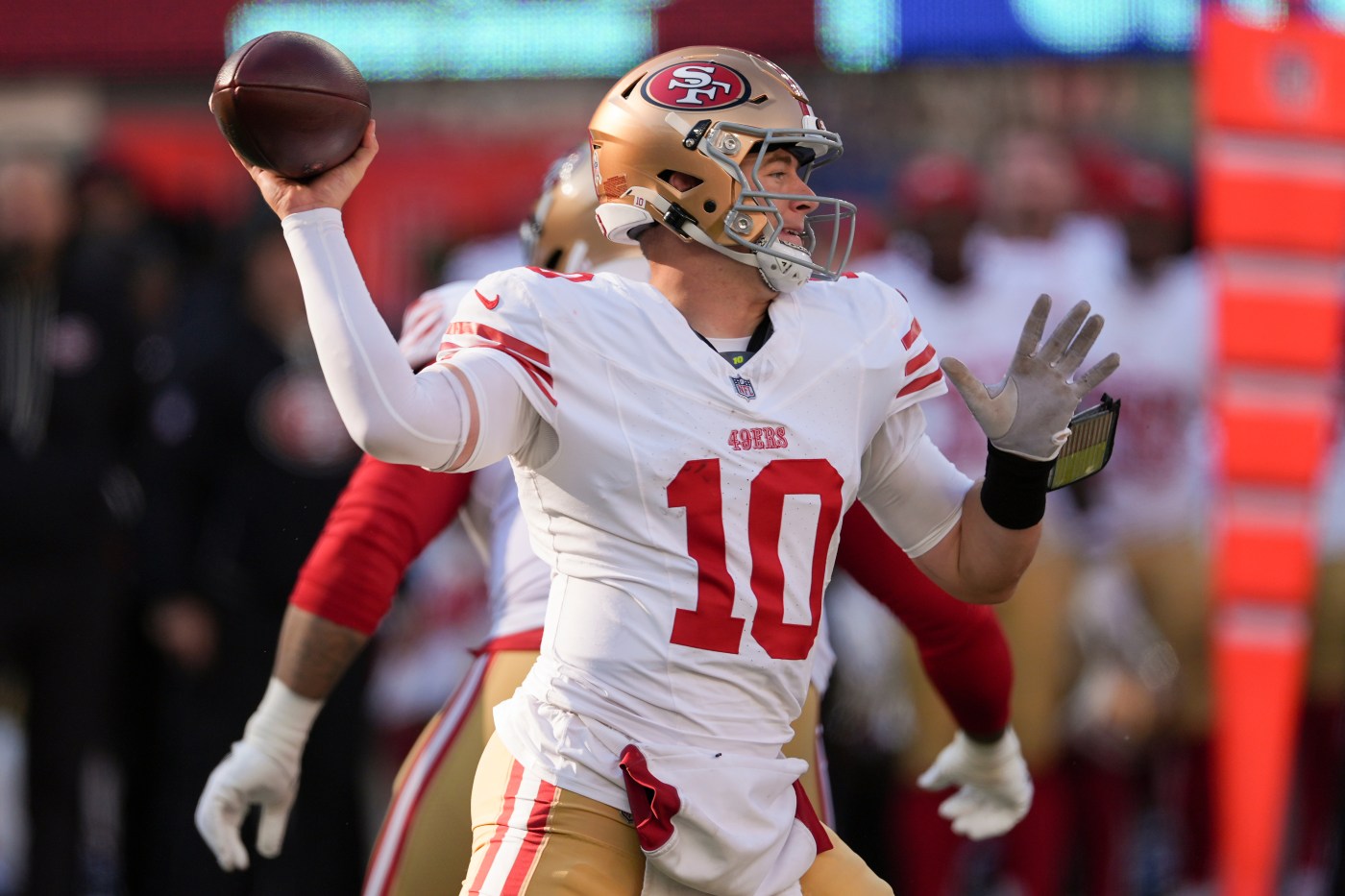 49ers Studs and Duds: Mac Jones, bruised and bleeding, shows total control in win over Giants