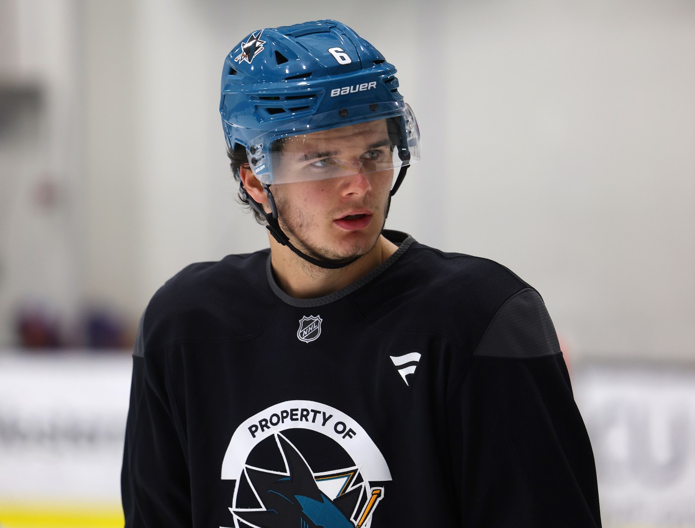 San Jose Sharks decide to keep top defensive prospect in NHL (for now)